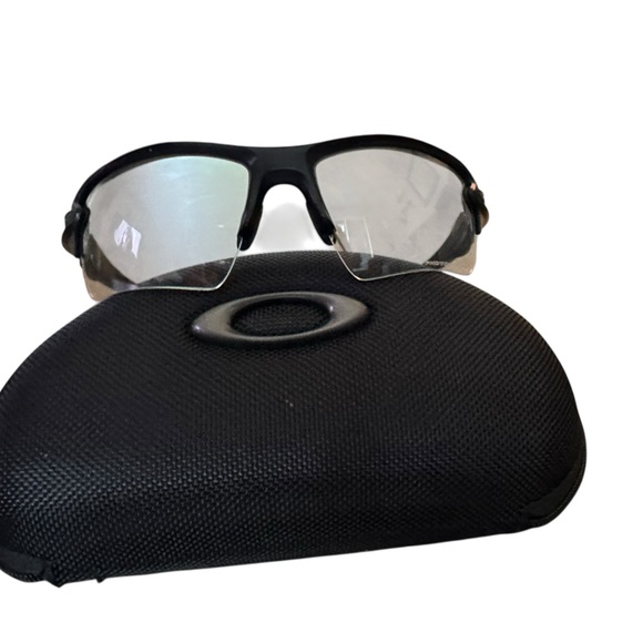 Oakley Transitions- Black Frame with Case and extra set of lenses - Picture 2 of 7